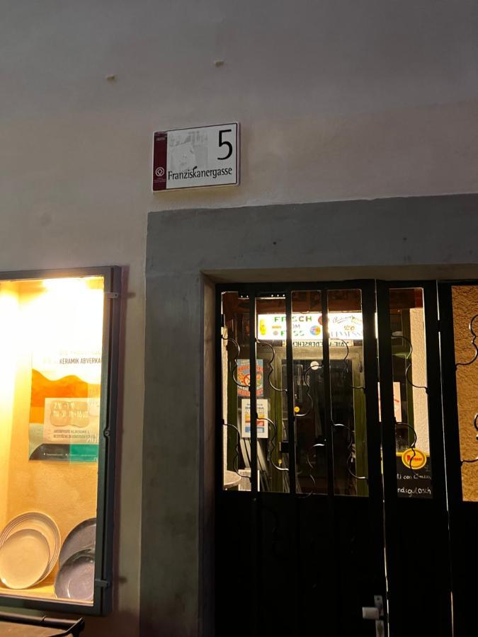 Private Room In Innerstadt 格拉茨 外观 照片